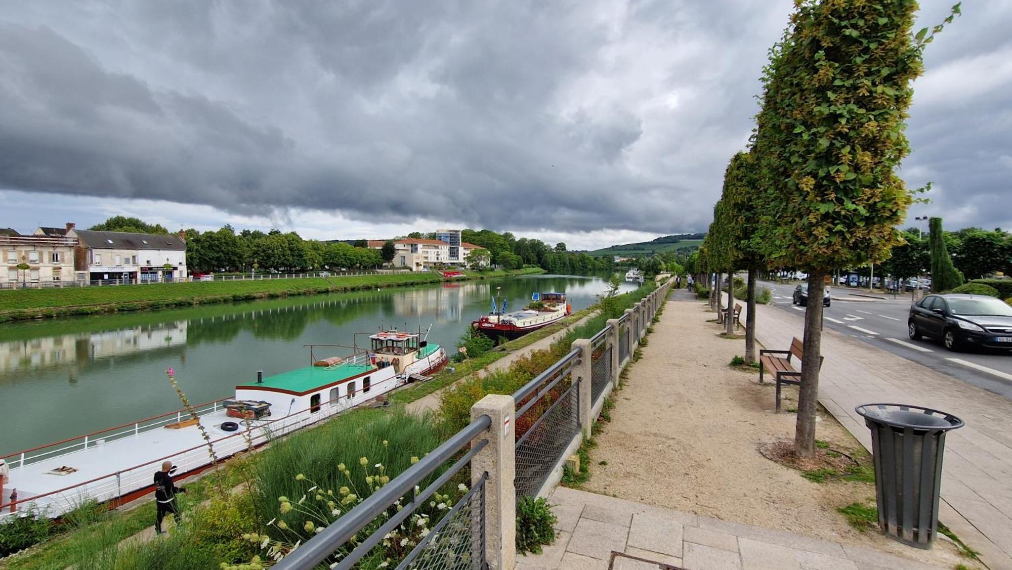 Ferienwohnung L'Hirondelle Château-Thierry Exterior foto